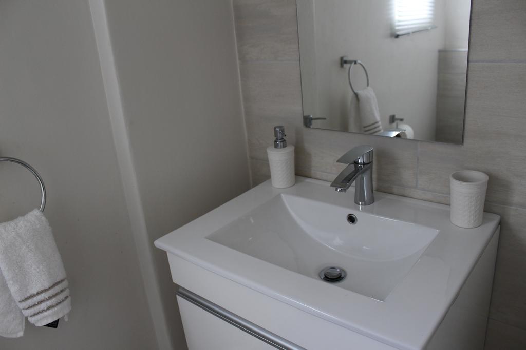 No.8 On Wright Street Apartment Джордж Екстериор снимка