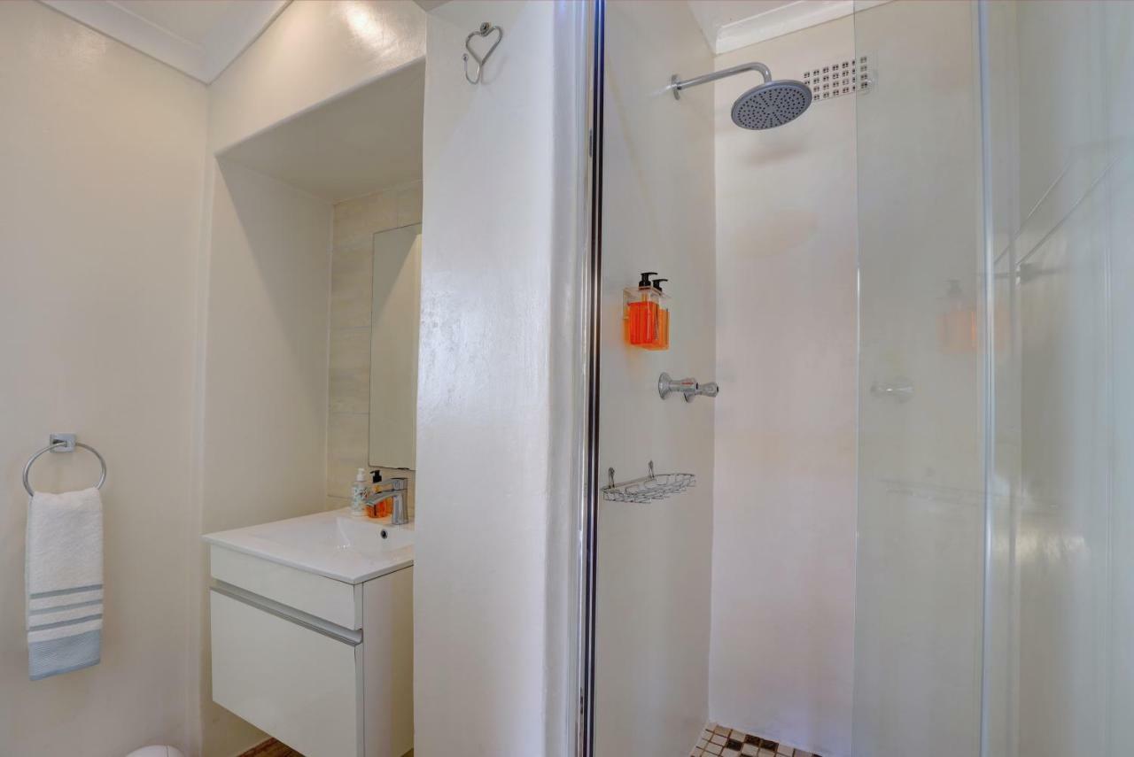 No.8 On Wright Street Apartment Джордж Екстериор снимка
